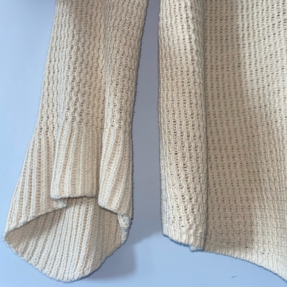 Abercrombie & Fitch -  Knitted Off the Shoulder Top - Picture 4 of 4